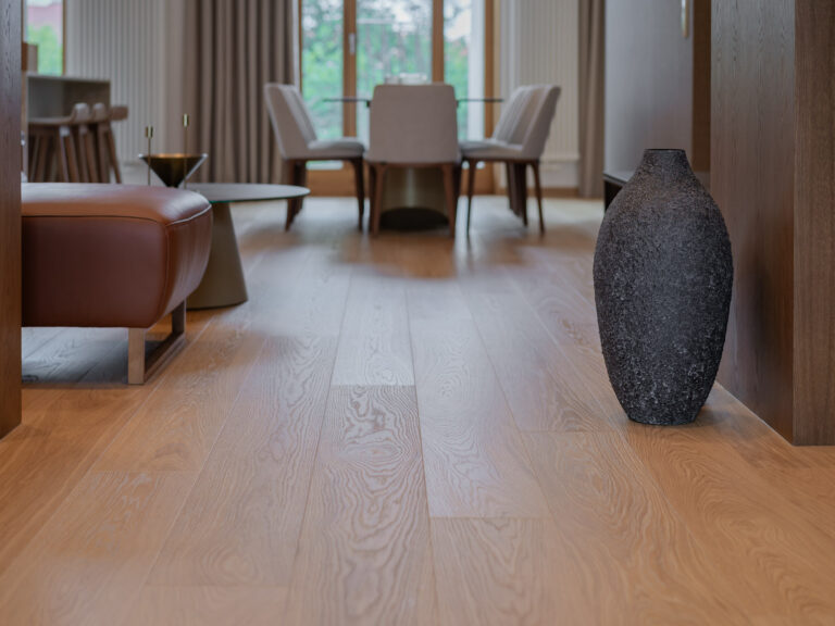 podłoga drewniana Scheucher WOODflor WF222 oraz drzwi ukryte MORIC i loft