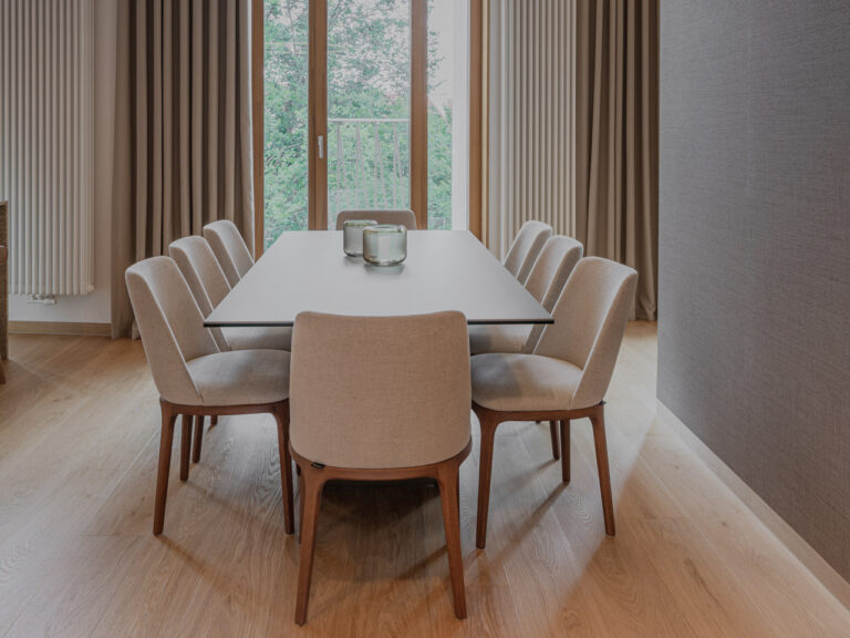 podłoga drewniana Scheucher WOODflor WF222 oraz drzwi ukryte MORIC i loft