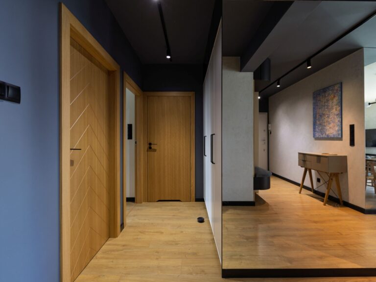 Panele laminowane Pergo Visby Dąb Manor oraz drzwi PORTA Natura Vector J