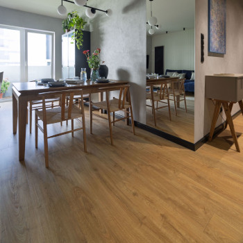 Panele laminowane Pergo Visby Dąb Manor oraz drzwi PORTA Natura Vector J